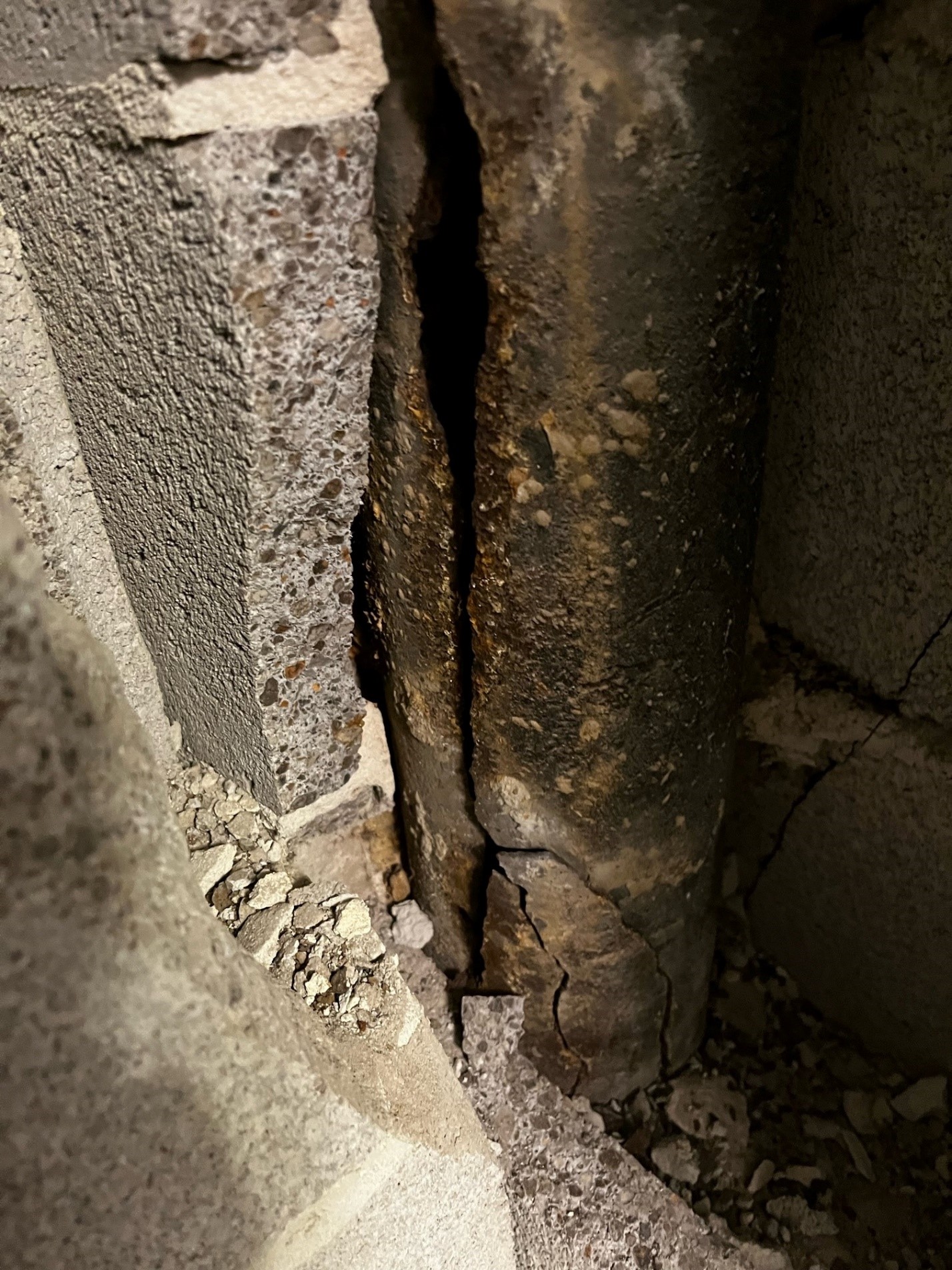 vertical-stack-pipe-failure-in-wall-masonry